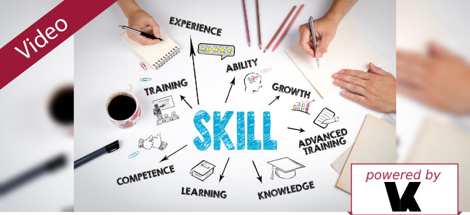 Skill Konzept. Meeting an weißem Schreibtisch