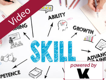 Skill Konzept. Meeting an weißem Schreibtisch